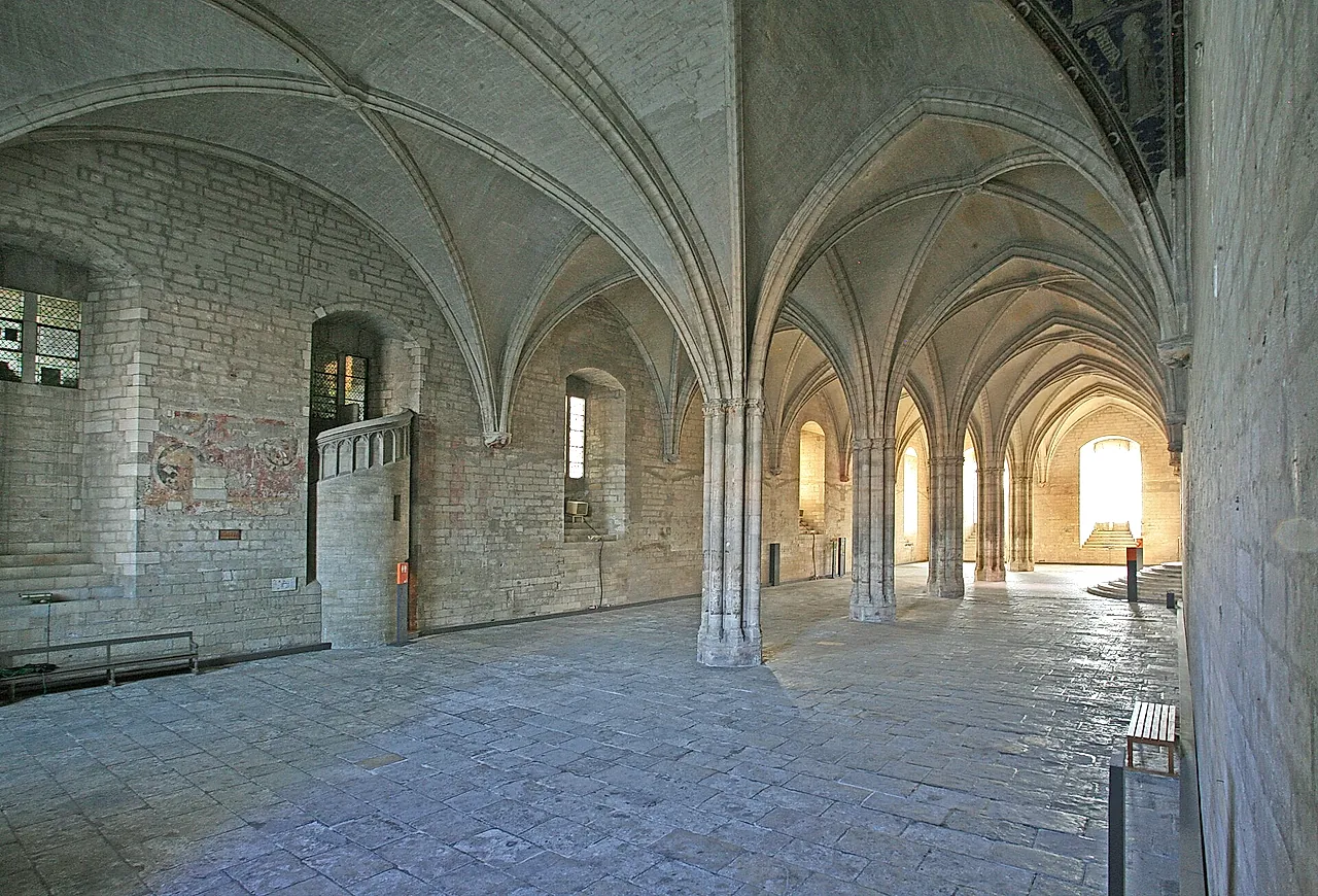 The Grande Audience of the Palais des Papes: a hall with ribbed vaults on slender columns and a stone floor
